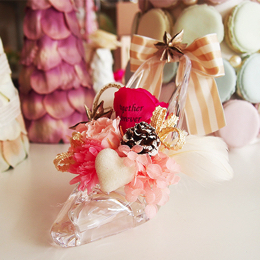 【メッセージローズ】シンデレラの靴 Heartfulプリザーブドフラワーアレンジ≪ストロベリー≫