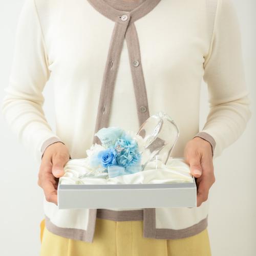 花に名入れ シンデレラの靴 クリスタルガラス メッセージ プリザーブドフラワー≪プリンセスブルー≫