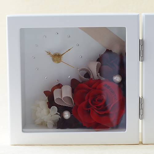 【花に記念日プリント】ピクチャークロックスタンド&プリザーブドフラワー≪レッド≫