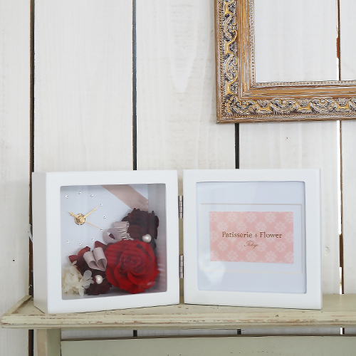 【花に記念日プリント】ピクチャークロックスタンド&プリザーブドフラワー≪レッド≫