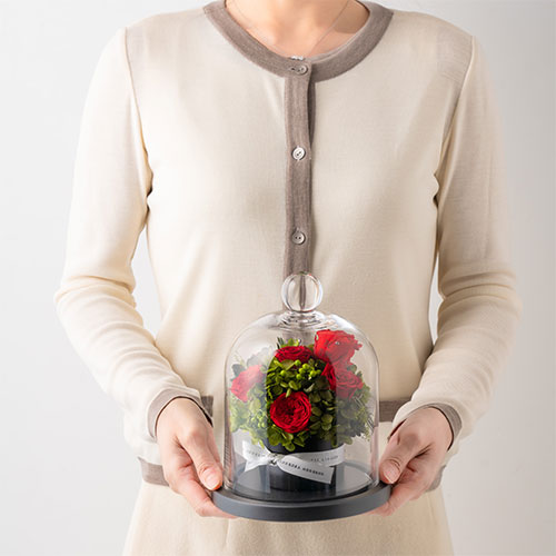 【花に記念日プリント】フラワードームアレンジメント レッド S