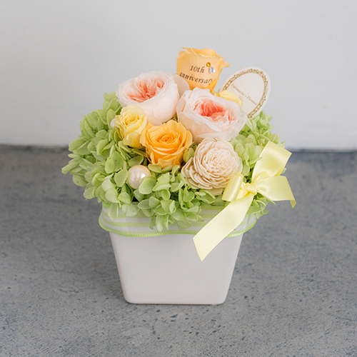 【花に記念日プリント】パステルプリザーブドフラワーアレンジL≪オレンジ≫