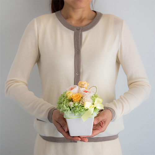 【花に記念日プリント】パステルプリザーブドフラワーアレンジL≪オレンジ≫