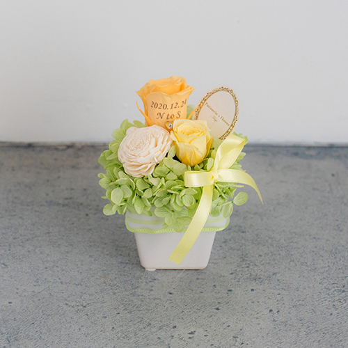 【花に記念日プリント】パステルプリザーブドフラワーアレンジS≪オレンジ≫