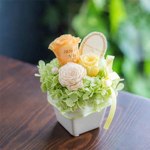 【花に記念日プリント】パステルプリザーブドフラワーアレンジS≪オレンジ≫