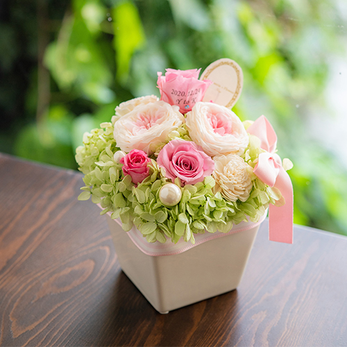【花に記念日プリント】パステルプリザーブドフラワーアレンジL≪ピンク≫