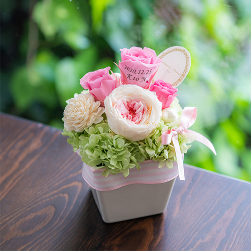 【花に記念日プリント】パステルプリザーブドフラワーアレンジM≪ピンク≫