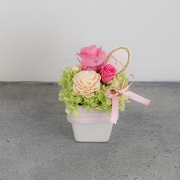 【花に記念日プリント】パステルプリザーブドフラワーアレンジS≪ピンク≫