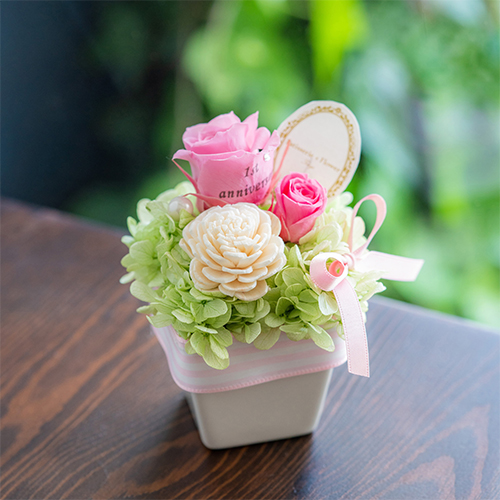 【花に記念日プリント】パステルプリザーブドフラワーアレンジS≪ピンク≫