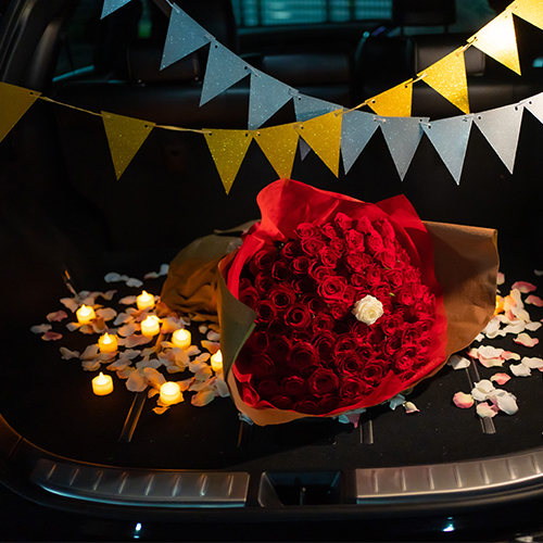 【車でサプライズ】永久の愛を誓う”108本の花束”　+　装飾セット