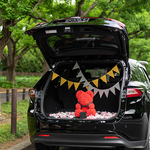 【車でサプライズ】幸せを呼ぶローズテディベア　レッド　+　装飾セット