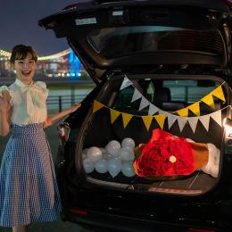 【車でサプライズ】彼女の年齢に合わせて”選べる花束”　+　装飾セット