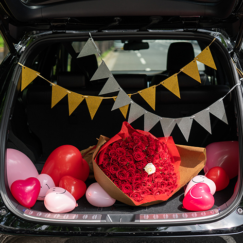 【車でサプライズ】彼女の年齢に合わせて”選べる花束”　+　装飾セット