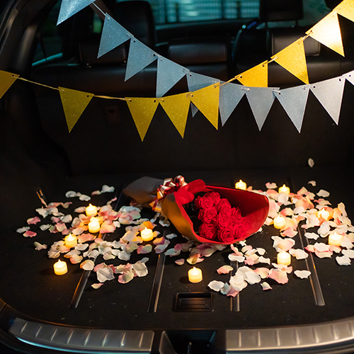 【車でサプライズ】彼女の年齢に合わせて”選べる花束”　+　装飾セット