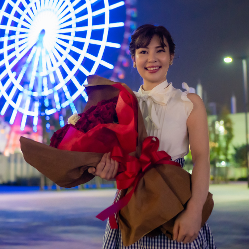 【車でサプライズ】彼女の年齢に合わせて”選べる花束”　+　装飾セット