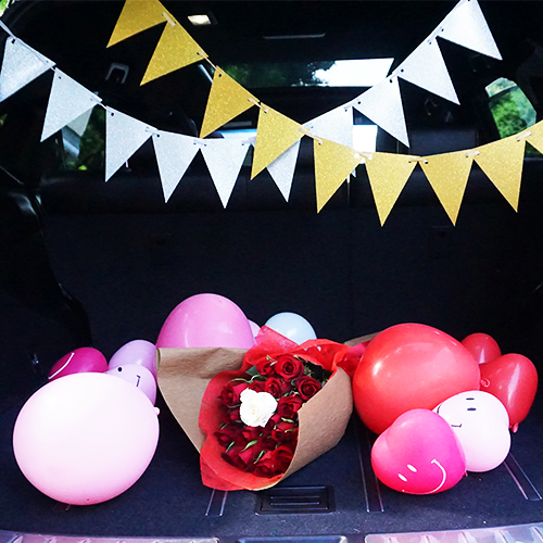 【車でサプライズ】3回生まれ変わってもあなたを愛しますと誓う”33本の花束”+装飾セット