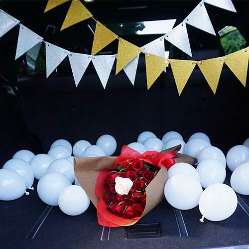 【車でサプライズ】3回生まれ変わってもあなたを愛しますと誓う”33本の花束”+装飾セット