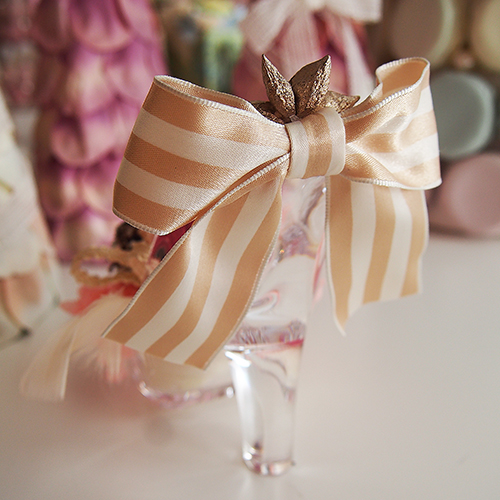 【メッセージローズ】シンデレラの靴 Heartfulプリザーブドフラワーアレンジ≪ストロベリー≫