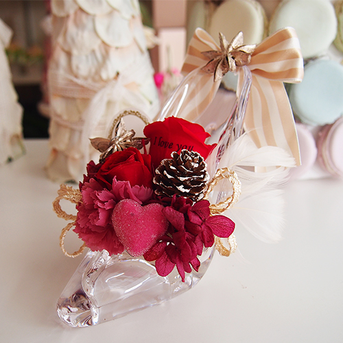 【メッセージローズ】シンデレラの靴 Heartfullプリザーブドフラワーアレンジ≪レッド≫