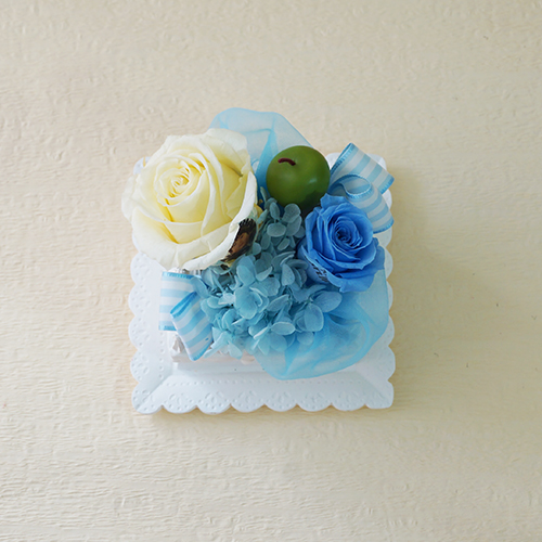 【メッセージローズ】青りんごのホイップクリームスクエアケーキ&プリザーブドフラワー≪ブルー≫