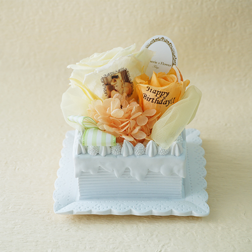 【メッセージローズ】オレンジのホイップクリームスクエアケーキ&プリザーブドフラワー≪オレンジ≫