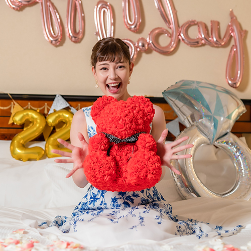 【ホテルでプロポーズ】 幸せを呼ぶローズテディベア+フラッグ装飾セット