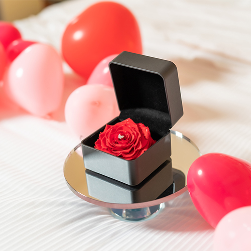 【ホテルでプロポーズ】フラワージュエリーBOX(SV925 リメイクサービス付)+フラッグ装飾セット