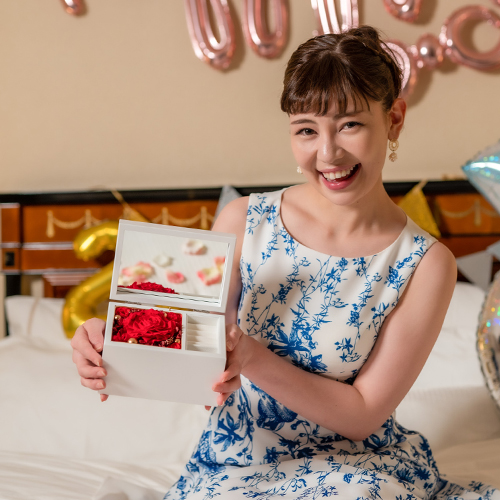 【ホテルでプロポーズ】Special高級オルゴールジュエリーBOX ≪Dレッド≫+フラッグ装飾セット