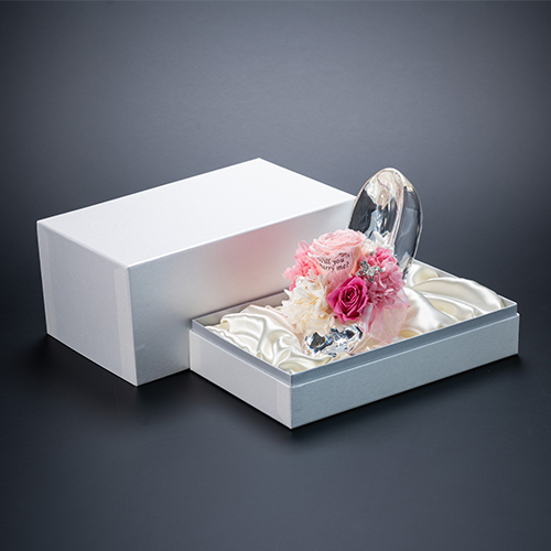 【ホテルでプロポーズ】花に名入れ シンデレラの靴クリスタルガラス≪Pピンク≫+フラッグ装飾セット