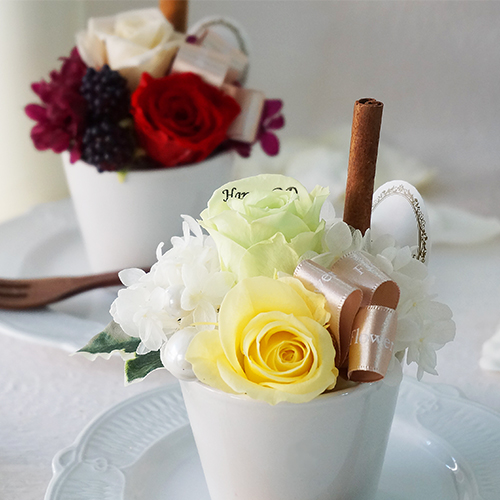 【メッセージローズ】スイーツカップアレンジ&プリザーブドフラワー≪レモンライム≫