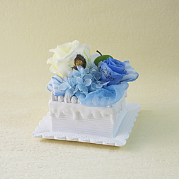 【メッセージローズ】青りんごのホイップクリームスクエアケーキ&プリザーブドフラワー≪ブルー≫