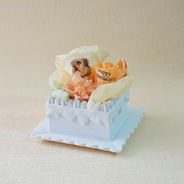 【メッセージローズ】オレンジのホイップクリームスクエアケーキ&プリザーブドフラワー≪オレンジ≫