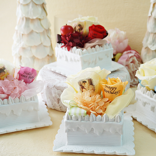 【メッセージローズ】オレンジのホイップクリームスクエアケーキ&プリザーブドフラワー≪オレンジ≫