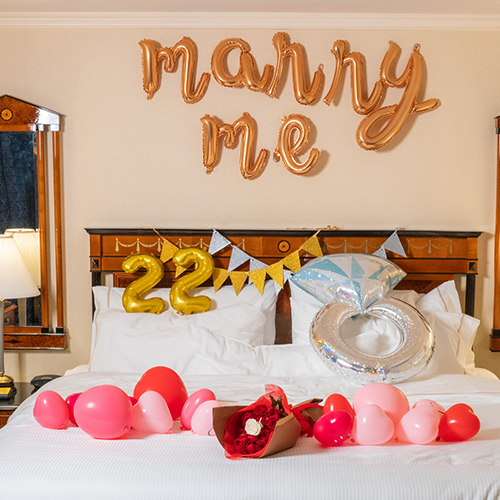 【ホテルでプロポーズ】 彼女の年齢に合わせて”選べる花束”+フラッグ装飾セット