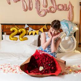 【ホテルでプロポーズ】 永久の愛を誓う”108本の花束”+フラッグ装飾セット