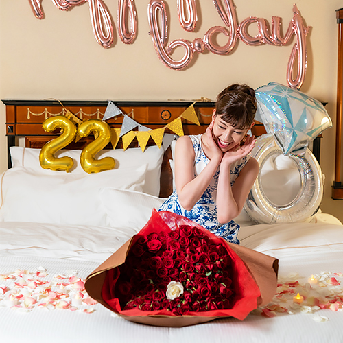 【ホテルでプロポーズ】 永久の愛を誓う”108本の花束”+フラッグ装飾セット