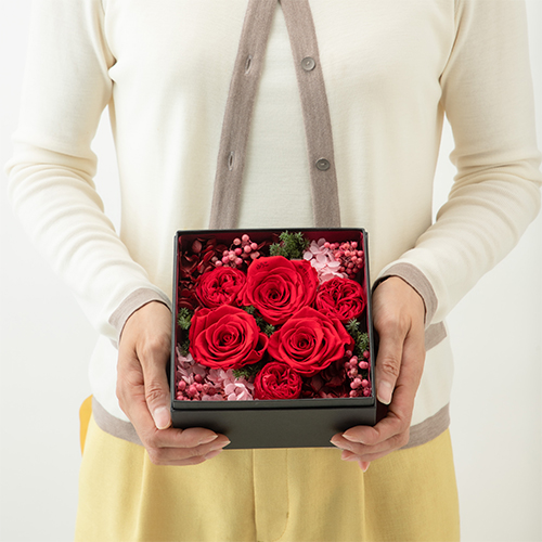 Blackボックスフラワー　プリザーブドフラワー　レッド