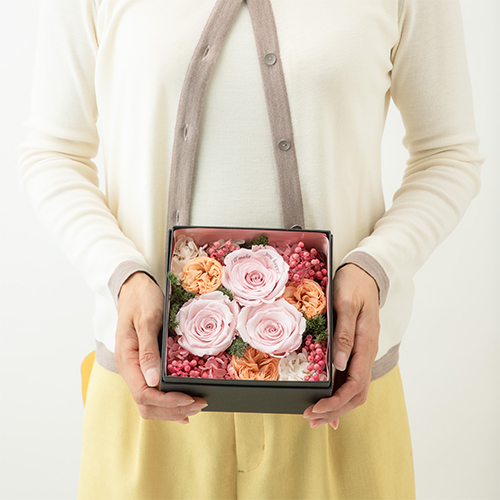 Blackボックスフラワー　プリザーブドフラワー　ピンク