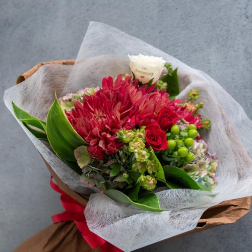 【花に記念日プリント】季節のブーケ ドラマティックレッド Mサイズ