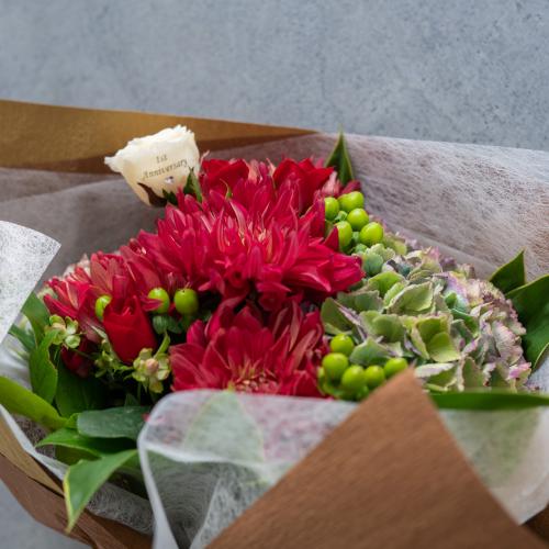 【花に記念日プリント】季節のブーケ ドラマティックレッド Lサイズ