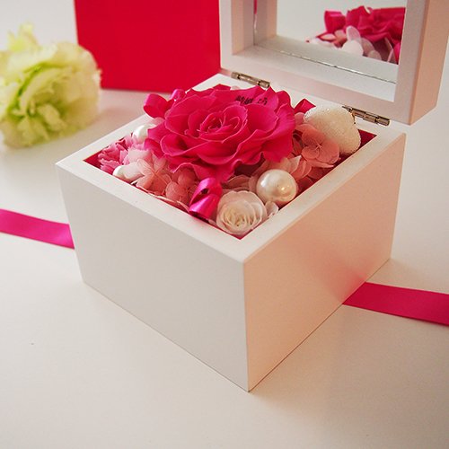 高級ホワイトオルゴールBOX お花イッパイ! プリザーブドフラワー≪ストロベリー≫