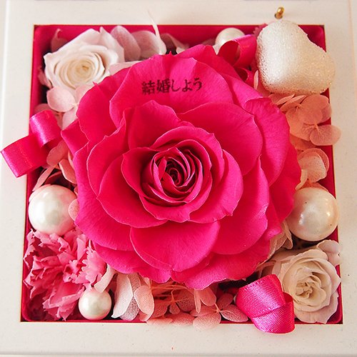 高級ホワイトオルゴールBOX お花イッパイ! プリザーブドフラワー≪ストロベリー≫