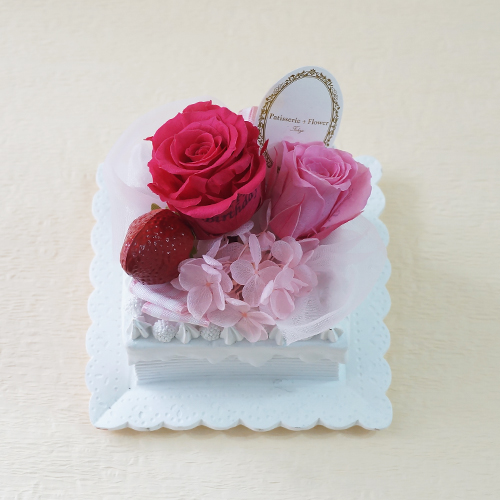 【メッセージローズ】ラズベリーのホイップクリームスクエアプリザーブドフラワーケーキ≪ピンク≫