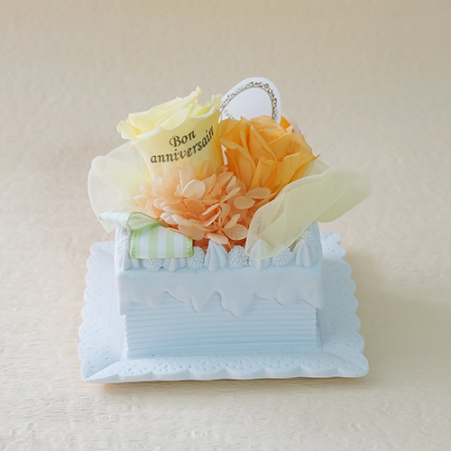 【メッセージローズ】オレンジのホイップクリームスクエアプリザーブドフラワーケーキ≪オレンジ≫