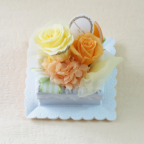 【メッセージローズ】オレンジのホイップクリームスクエアプリザーブドフラワーケーキ≪オレンジ≫