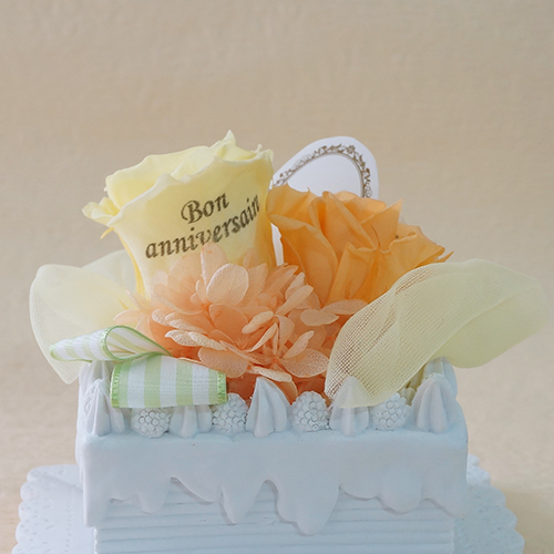 【メッセージローズ】オレンジのホイップクリームスクエアプリザーブドフラワーケーキ≪オレンジ≫